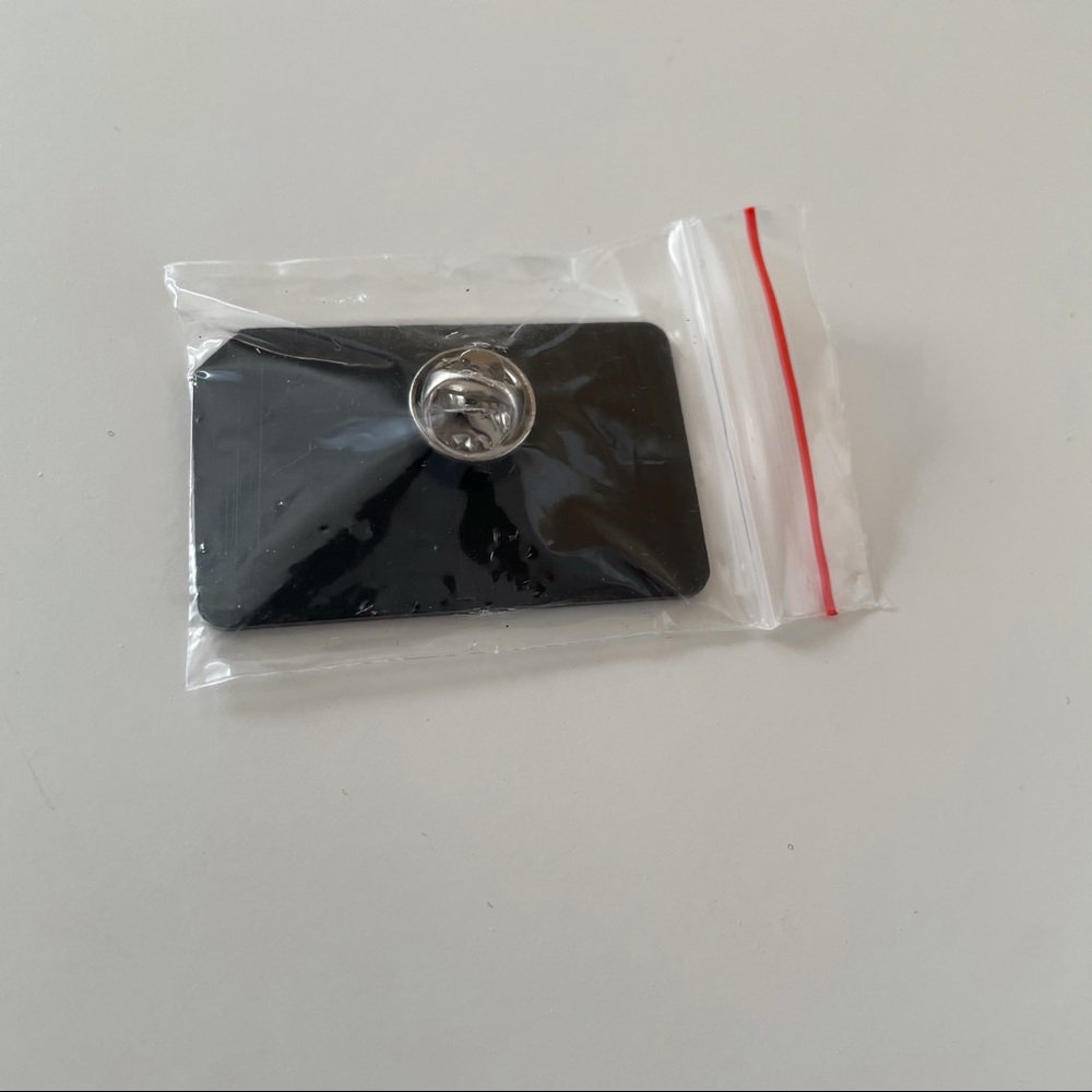 Ipsy Glamiversary Pin - Picture 2 of 2